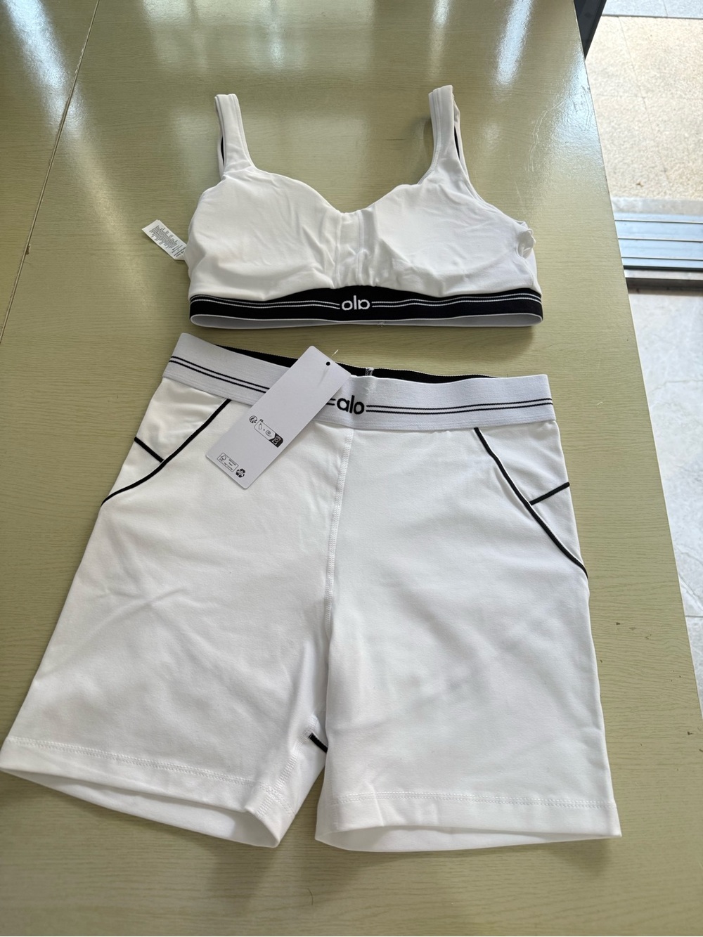 ALO Yoga White Sports Bra & Matching Shorts with Black Seam Detail - Picture 4 of 6